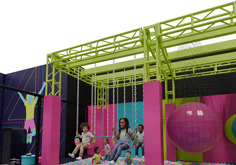 Circuito ninja com argolas e obstáculos
